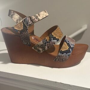Snakeskin Pattern Wedge Sandals